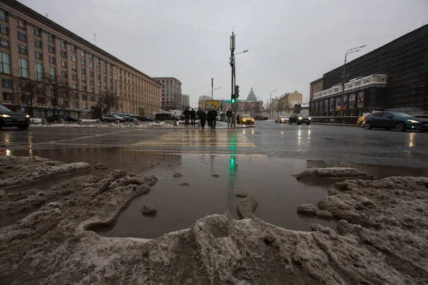 Moscow Russia 2021 Smutsig Grå Svart Våt Slarvig Smältande Snö — Stockfoto