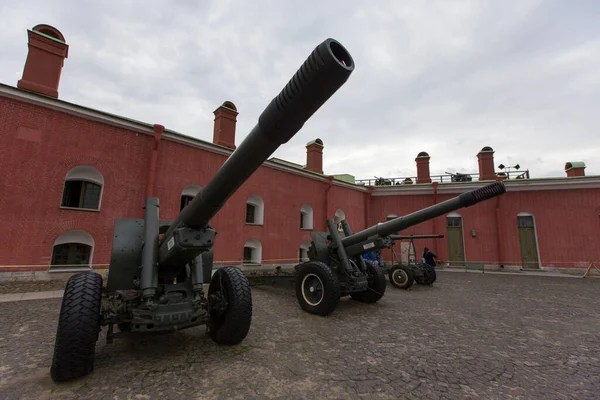 Two Soviet Howitzer Heavy Guns M1937 Naryshkin Bastion Peter Paul — Stock Photo, Image