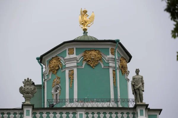 Sankt Petersburg Russland 2021 Goldenes Bronzeabzeichen Des Kaiserlichen Doppeladlers Auf — Stockfoto