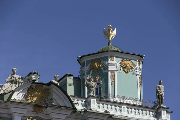 Sankt Petersburg Russland 2021 Goldenes Bronzeabzeichen Des Kaiserlichen Doppeladlers Und — Stockfoto