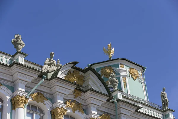 Санкт Петербург Россия 132021 Золотая Бронзовая Статуя Императора Двуглавого Орла — стоковое фото