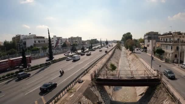Záběry Vysokého Úhlu Ukazuje Auta Pohybující Dálnici Aténách Město Řecko — Stock video