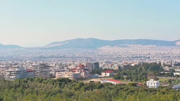 Pan Tiro Esquerda Para Direita Cidade Atenas Com Montanhas Fundo — Vídeo de Stock