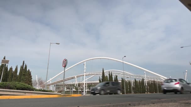 Αθήνα Ελλάδα Μαρτίου 2022 Βίντεο Δείχνει Αυτοκίνητα Περνούν Έξω Από — Αρχείο Βίντεο