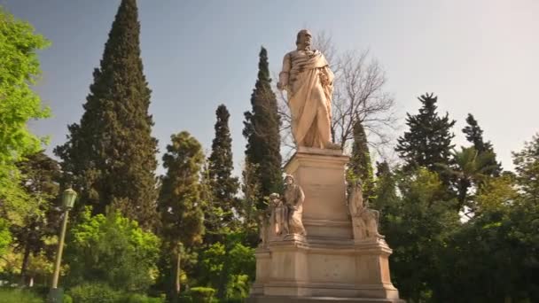 Mouvement Orbital Caméra Autour Statue Ioannis Varvakis Bienfaiteur Grec Héros — Video