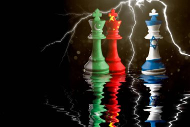 Pakistan, Çin ve İsrail bayrakları satranç kralının üzerine boyanmış. 3 boyutlu illüstrasyon Pakistan ve Çin İsrail krizine karşı.