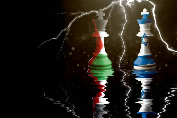 Filistin ve İsrail bayrakları satranç kralının üzerine boyanmış. 3 boyutlu illüstrasyon Filistin İsrail krizine karşı.