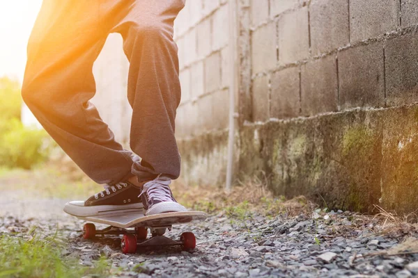 A young man is looking for a challenge to take his skating skating down the cobblestone streets for fun alone on a holiday evening. Challenging ideas and learning with my own hands-on experience.