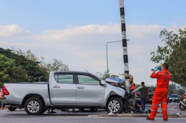 Chiang Mai Thai 1 Ocak 2021 kaza, bir pikap kamyona çarptı ve kontrolünü kaybetti. Yangın bir elektrik direğine çarptı ve hasar gördü. Bu kazada yaralananlar oldu..
