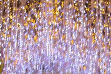 Yeni yılı kutlamak için Noel ışıkları tarafından oluşturulan bulanık bokeh arka plan. Güzel Noel ışıkları arka planı ve arka planı her tasarım ya da Noel tebrik kartı için kullanılabilir..