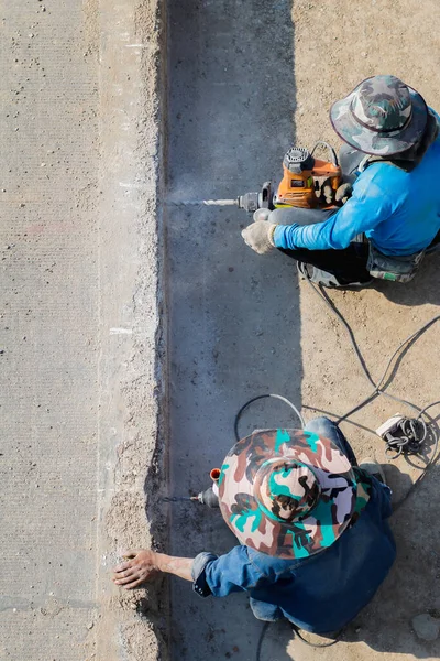 Male Worker Using Drilling Tool Drill Concrete Road Reinforce Anchor — Stock Photo, Image