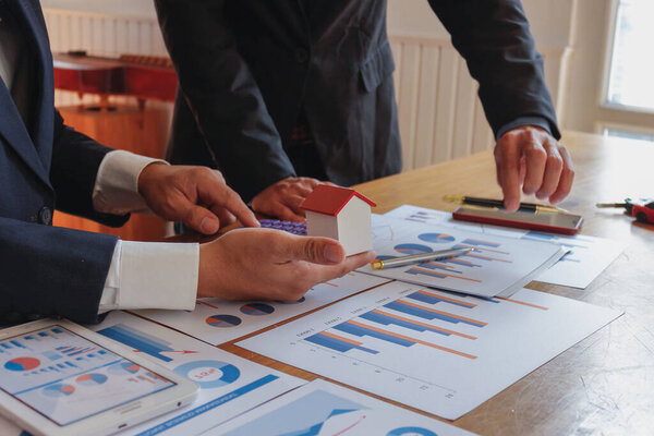Investors are planning a real estate business and reviewing sales and statistics of real estate sales over the past year to discuss and consult with the board of directors before starting the business.