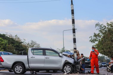 Chiang Mai Thai 1 Ocak 2021 kaza, bir pikap kamyona çarptı ve kontrolünü kaybetti. Yangın bir elektrik direğine çarptı ve hasar gördü. Bu kazada yaralananlar oldu..