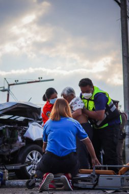 Chiang Mai Thai 1 Ocak 2021 kaza, bir pikap kamyona çarptı ve kontrolünü kaybetti. Yangın bir elektrik direğine çarptı ve hasar gördü. Bu kazada yaralananlar oldu..