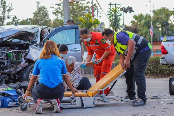 Chiang Mai Thai 1 Ocak 2021 kaza, bir pikap kamyona çarptı ve kontrolünü kaybetti. Yangın bir elektrik direğine çarptı ve hasar gördü. Bu kazada yaralananlar oldu..