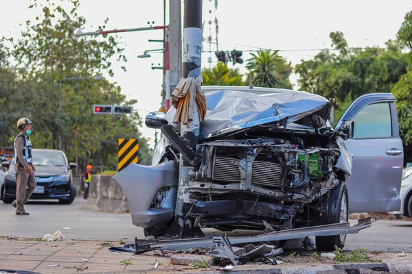 Chiang Mai Thai 1 Ocak 2021 kaza, bir pikap kamyona çarptı ve kontrolünü kaybetti. Yangın bir elektrik direğine çarptı ve hasar gördü. Bu kazada yaralananlar oldu..