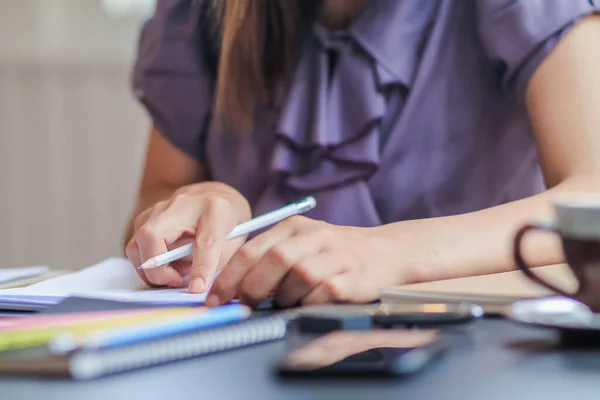 Young Woman Learning Auditing Calculating Taxes Understand Learn Effectively Because — Fotografia de Stock