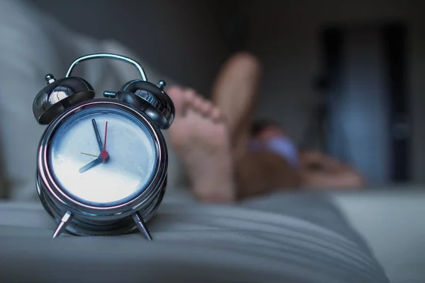 Foco Suave Foco Suave Despertador Colocado Lado Cama Acordou Hora — Fotografia de Stock