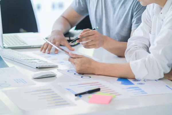 Gruppe Von Start Unternehmern Die Zusammen Investieren Studieren Marketing Und — Stockfoto