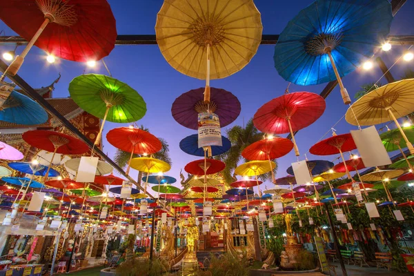 Chiang Mai Thai Νοεμβρίου 2021 Πολλές Πολύχρωμες Χάρτινες Ομπρέλες Κρέμονται — Φωτογραφία Αρχείου