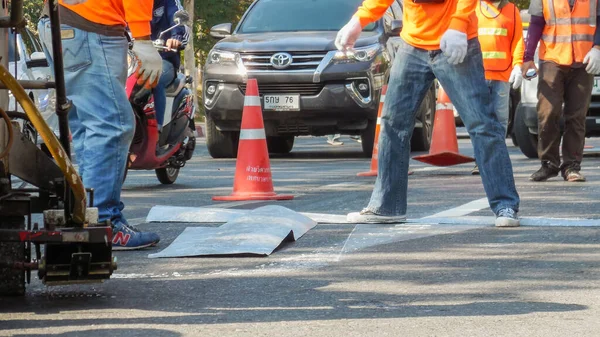 Contractors Workers Marking Roadway Safe Use Vehicle Road Markings Clearly — Foto Stock