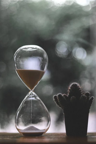 Dark Backdrop Vintage Hourglass Placed Table Side Cactus Being Used — Fotografia de Stock