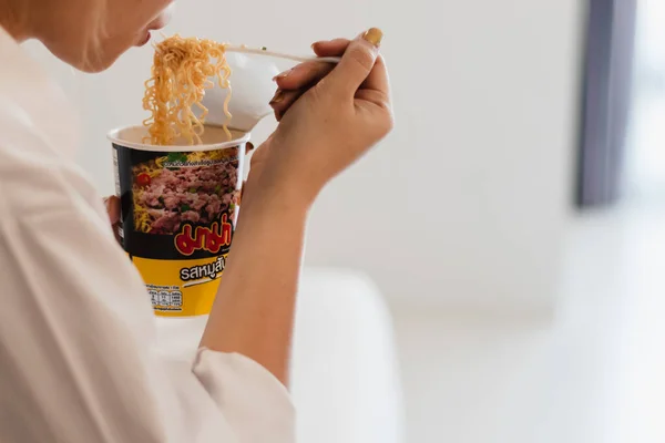 Chiang Mai Thai February 2021 Asian Woman Eating Cup Noodles — Stock Photo, Image