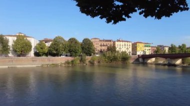 Güneşli bir günde 