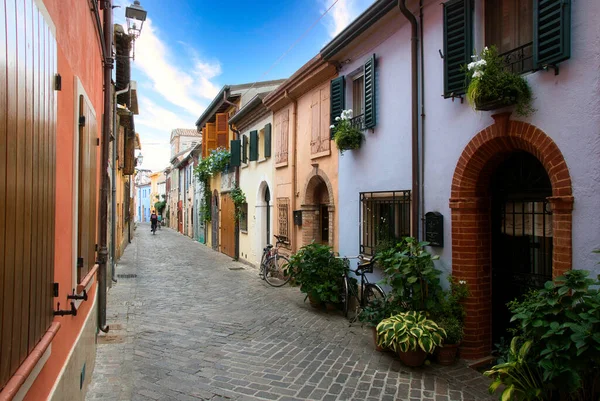 San Giuliano, Rimini, İtalya 'nın antik bölgesinde pitoresk dar bir sokak.
