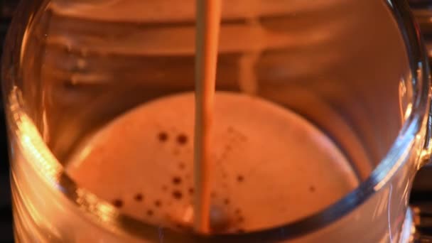 Top Shot Automatic Coffee Machine Pouring Glass Espresso Coffee Close — Vídeo de Stock