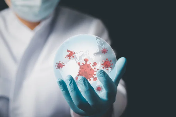 ウイルスと世界を保持する研究室の医師や科学者 ウイルスCovid 19コロナウイルスとの概念戦い 概念疾患 — ストック写真
