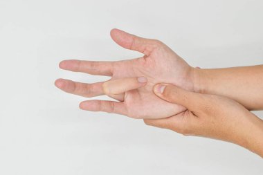 Asyalı genç adamda esnek tendon ağrısı. Esnek tendonit kavramı. Tendonlar yaralanması.
