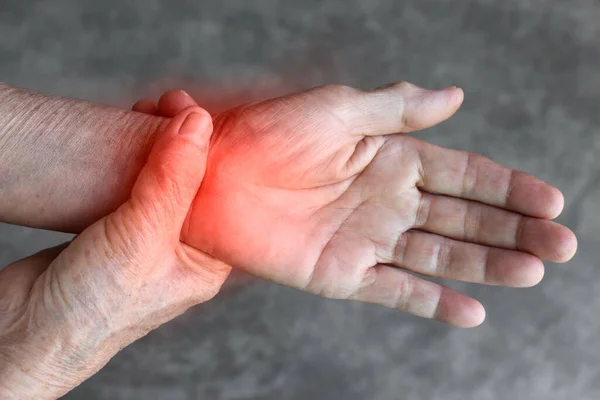 Pain Wrist Joint Southeast Asian Elder Woman Concept Hand Pain — стокове фото