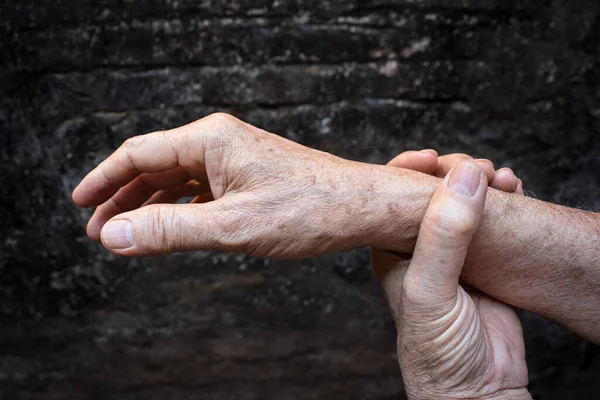 Mão Asiático Homem Mais Velho Mianmar Conceito Dor Nas Articulações — Fotografia de Stock