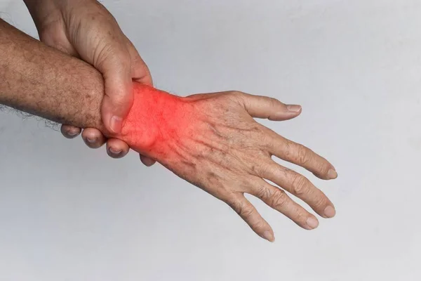 Ázsiai Öregember Csuklóízület Gyulladása Ízületi Fájdalom Kézproblémák Fogalma — Stock Fotó