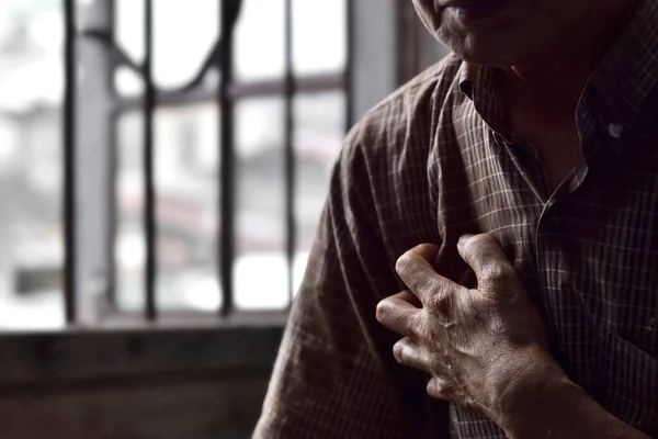Азиатский Пожилой Человек Страдает Боли Правой Части Груди Боль Груди — стоковое фото