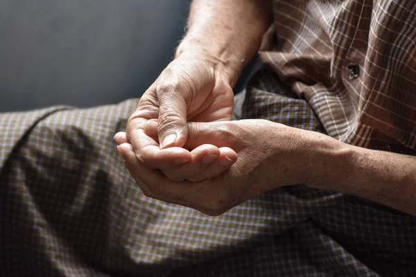 Mano Del Anciano Del Sudeste Asiático Concepto Artritis Reumatoide Osteoartritis — Foto de Stock