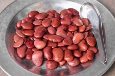 Haşlanmış fasulye. Protein zengini yiyecekler. Sağlıklı diyet menüsü. Yakın görünüm.