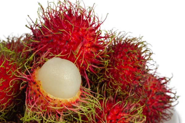 Rambutan Descascado Tem Carne Branca Uma Fruta Vermelha Com Cabelo — Fotografia de Stock
