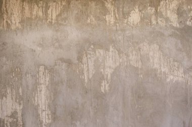 Çimento duvarları çatlaklarla beyaza inşa ediliyor..