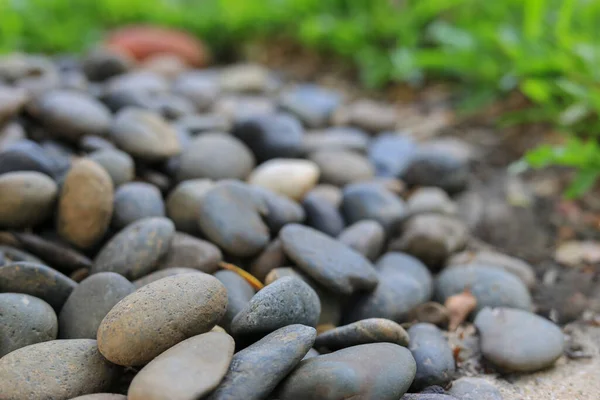 Stapel Bruin Zwarte Ronde Stenen Focus Punt Selectie Stenen Achtergrond — Stockfoto