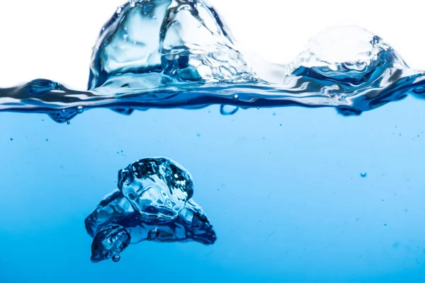 Cerca Superficie Del Agua Que Tiene Burbujas Claras Círculos Azules — Foto de Stock