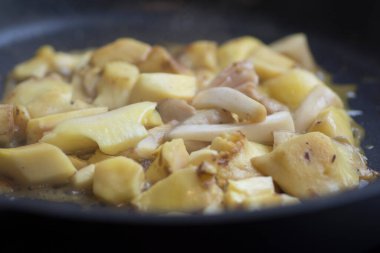 Tavada pişirilen taze 