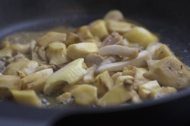 Tavada pişirilen taze 