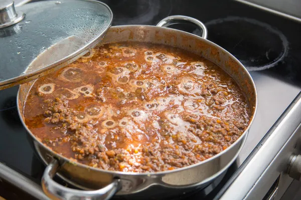 Вид Сверху Домашний Болоньезский Соус Rag Bolognese Свежим Петрушкой Ocimum — стоковое фото