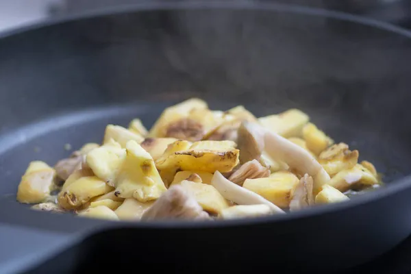 Sauteed Slices Fresh Weeping Bolete Suillus Collinitus Mushrooms Being Cooked — Stock Photo, Image