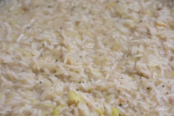 Risotto Funghi Вареное Рисовое Блюдо Ломтиками Свежих Грибов Bolete Приготовленных — стоковое фото