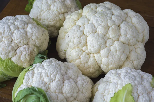 Pile Med Vakre Store Blomkål Brassica Oleracea – stockfoto