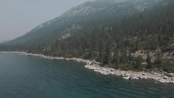 Hava Sineması Dağ Gölü Yolu Dağlar Göl Boyunca Yol Yüksek — Stok video