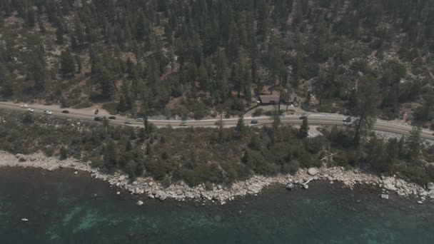 Letecký Pohled Horské Jezero Silnice Cesta Podél Hor Jezera Vysoce — Stock video